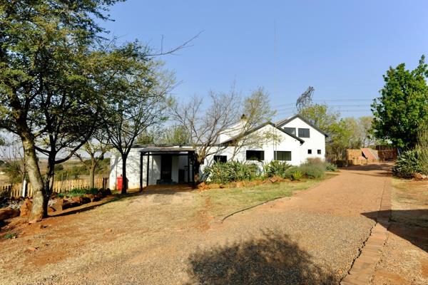 4 bedroom house on a 1.78ha exclusive use land for sale in Zwavelpoort

Seeking a farm-like lifestyle just a stone&#39;s throw away ...