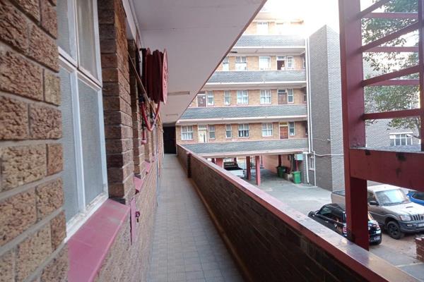 Partitioned into 3 and a half bedroom, this property is suited for investment...

Call now to arrange private viewing!!!