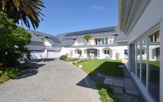 6 Bedroom House for sale in Yzerfontein