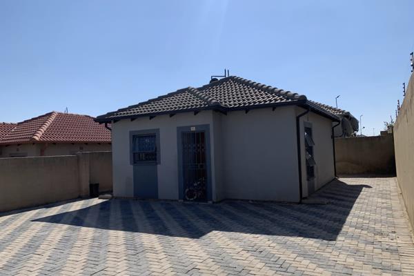 A three bedroom house situated in riverside view close to all amenities. 
And entertainments including Monte casino and fourways ...