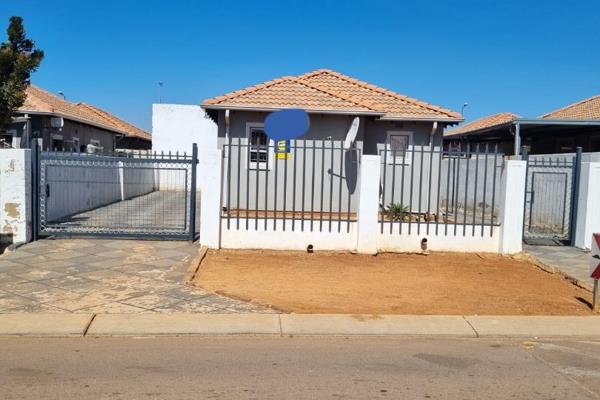 Charming 3-Bedroom Townhouse in Secure Gated Community ( fairly new)

Discover this ...