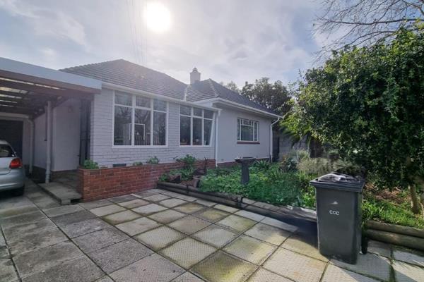 Nestled in a quiet treelined road of Plumstead this beautifully designed country style 3 BED 2.5 BATH HOME offers the perfect blend of ...