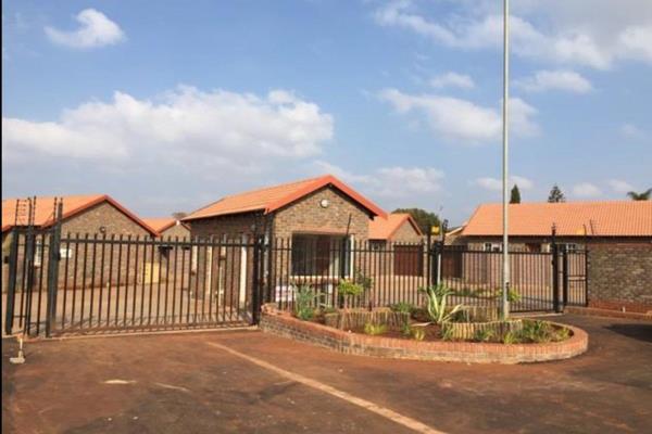 SOLE MANDATE

2 Bedroom house For Sale in The Orchards!!

A move in ready house available for sale in The North Of Pretoria, The ...