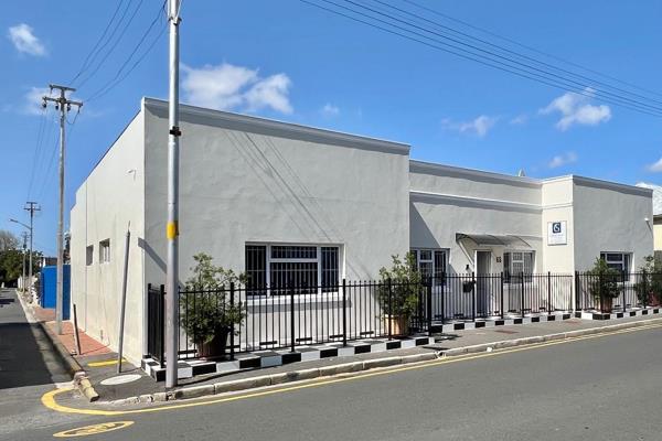 R6 495 000 INCL VAT (NO TRANSFER DUTY)

Free-standing office building conveniently located in Claremont / Harfield Village - superb ...