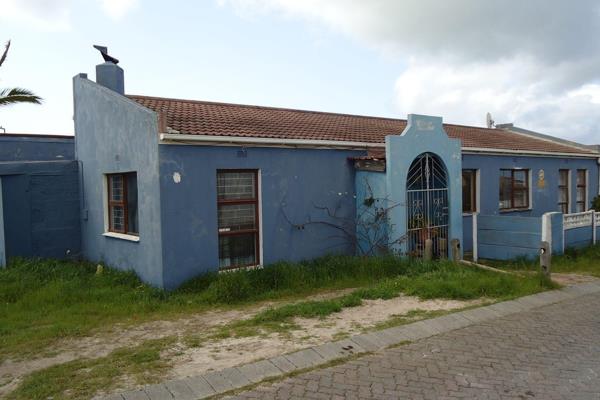 Spacious 4-Bedroom with 1 Bedroom Flatlet in Strandfontein Village

Welcome to your new ...