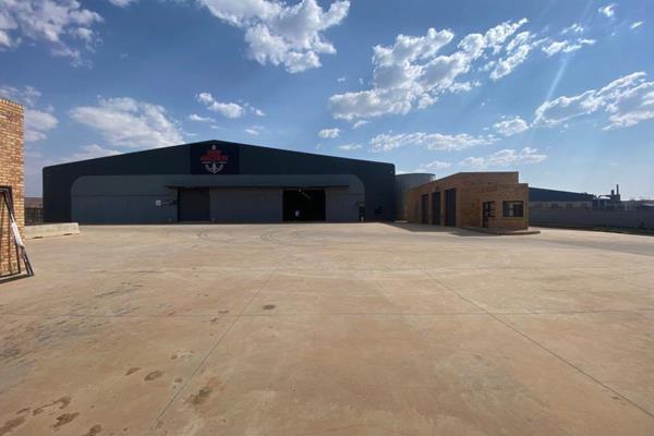 Immaculate industrial property measuring 2,900sqm comprises of a 2,300sqm warehouse with ...