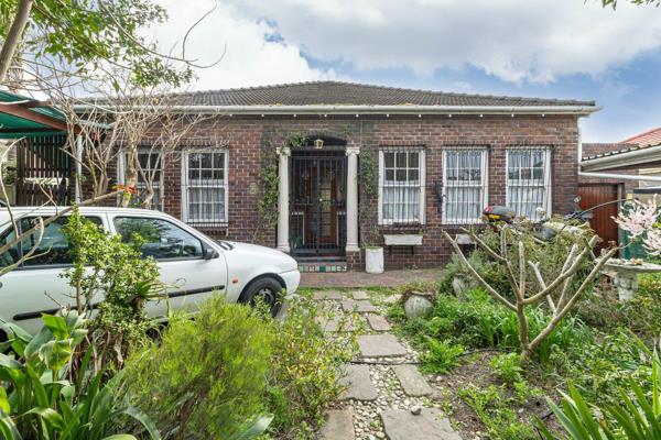 Nestled in a desirable pocket of Claremont, walking distance to Cavendish Square, this ...