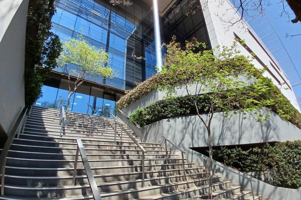 Located on the 4th floor of 30 Jellicoe in Rosebank, this 1,000 sqm office space offers ...