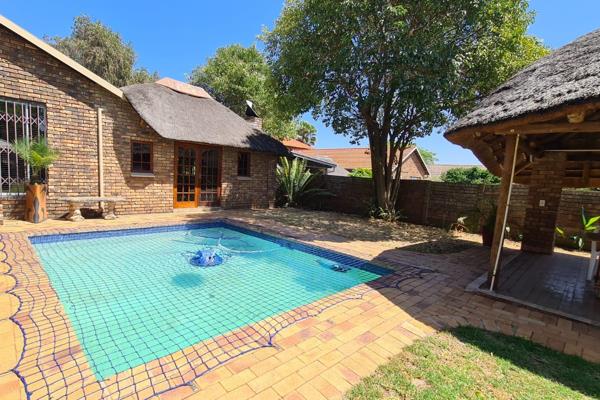 Spacious 4 Bedroom Family Home in Rooihuiskraal – Perfect for Entertaining!

This beautiful family home offers 4 bedrooms and 3 ...