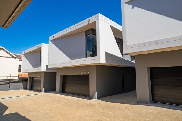 MODERN, LUXURIOUS AND SPACIOUS 3-BED TOWNHOUSE IN BRYANSTON

NO LOADSHEDDING: Included 8kva inverter, lithium battery and 6 solo ...