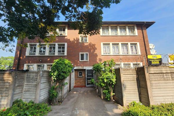 Mohammed Jahangir Subrati of Legacy Real Estate Group presents a charming well nestled 1.5-bedroom apartment in Glenwood, Durban. This ...