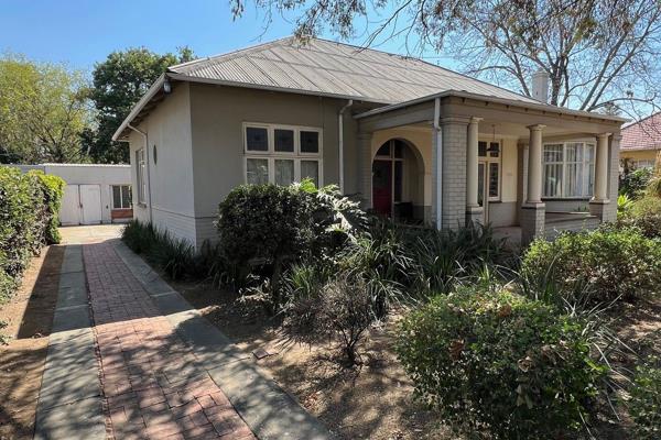 3 bedroom House for sale in Clydesdale

Clydesdale is a beautiful little suburb that nestles in between Sunnyside and Arcadia in ...