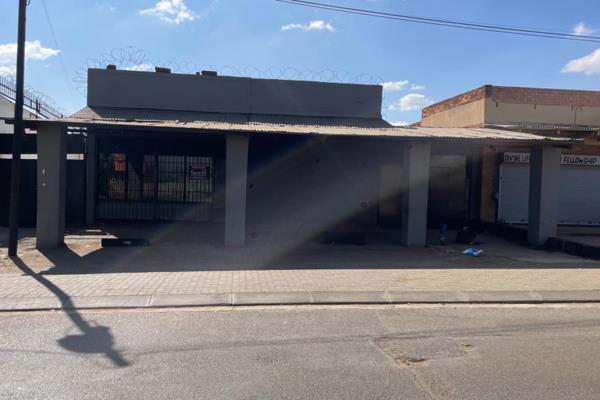 1 shop/business over two yards, with a combined erf size of 259 sqm. Both yards on sale, can be bought separately or together.
Has ...