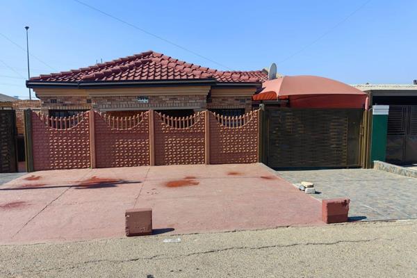 2-bedroom house with fitted kitchen, fitted dining room, bathroom with shower. House features 3 outside rooms R850 each rent, 2 garage ...