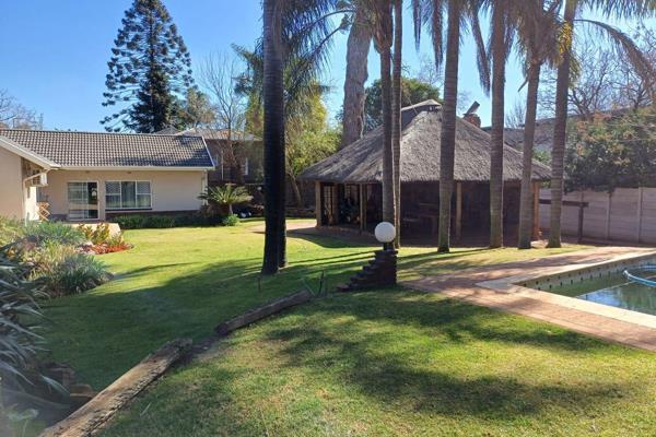 3000sq meter property, Not many of this size are available in Bedfordview!

Well situated between Bedford Centre and Van Buren on Kloof ...