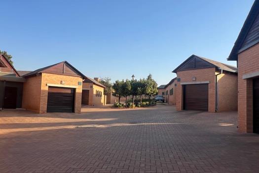 2 Bedroom House for sale in Retire at Midstream