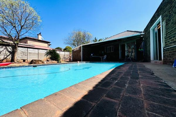 Two Bedroom full title home in Garsfontein Ext 10. View by appointment only !

This ...