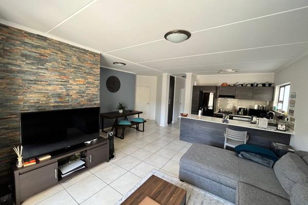 Apartment living at its best. Not only does this unit offer substantial living space but also has a backdrop of the Oakdene Hills. On offer we have 2 bedrooms, 2 bathrooms, a large open plan living room and modern kitchen for entertaining . 

Very private unit with a ...