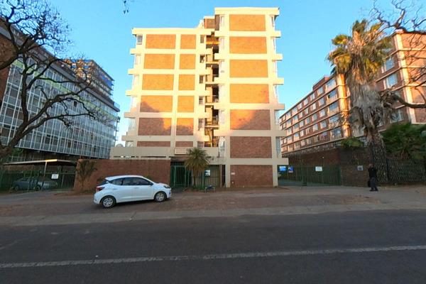 Welcome to your new home in Sunnyside, Pretoria! This wonderful bachelor flat offers a perfect blend of comfort and convenience. The ...