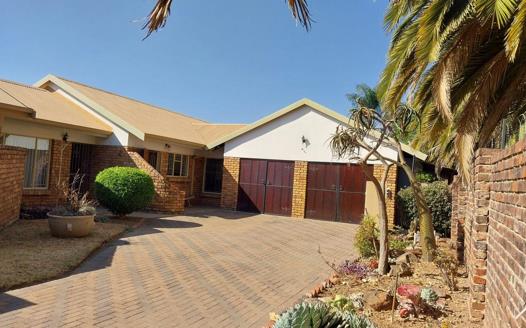 3 Bedroom House for sale in The Reeds