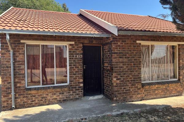 &quot;Beautiful 2-bedroom house available for rent, featuring a spacious sitting room, kitchen, bathroom, and toilet. Fully fenced ...