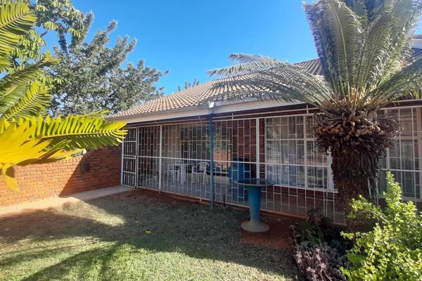 Looking for a safe and secure Townhouse in Mookgopong/Naboomspruit then this is the perfect one!!
This Townhouse is situated in a safe ...