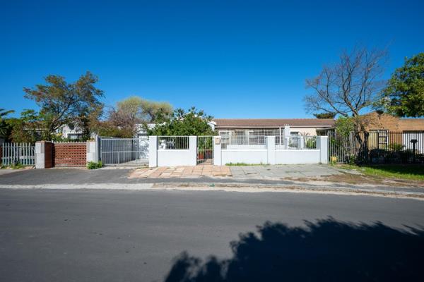 Welcome to this lovely and well-designed 3-bedroom home, offering a perfect blend of comfort and practicality. Located in the ...