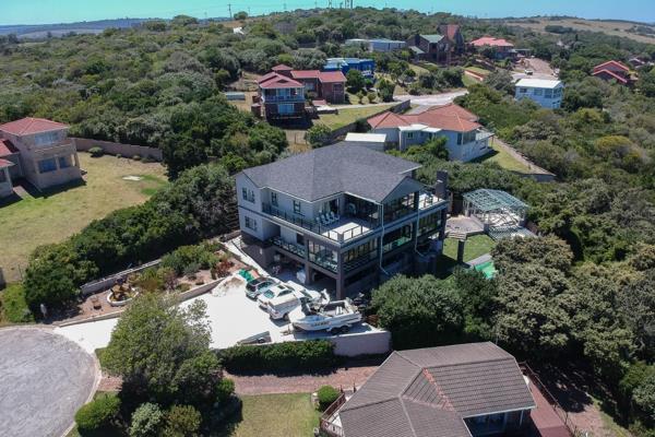 Situated in the tranquil seaside town of Blue Horizon Bay, just a short 30-minute drive from the bustling city of Port Elizabeth, this ...