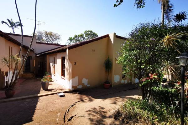 3 bedroom apartment. 2 bathrooms. Lounge and dining room. Spacious kitchen. Double garage. Visitors parking. Braai area.