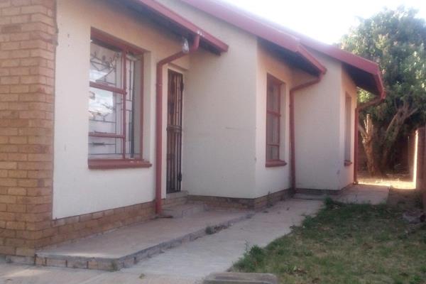 Neptunate properties introduce you to this specious 2 bedroom home in soshanguve xx. This property has a specious lounge, fitted ...