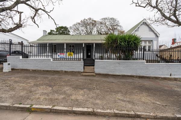 Character home close to main CBD, Kingswood College and Settlers Day hospital. Wooden floors throughout and solid wooden doors ...