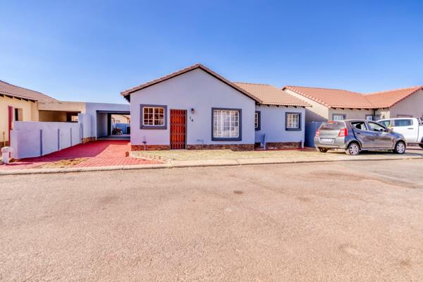 Amandasig 

Magaliesburg County Estate Gate 2

We are very proud to present this beautiful full Tittle house in the one of the Best ...