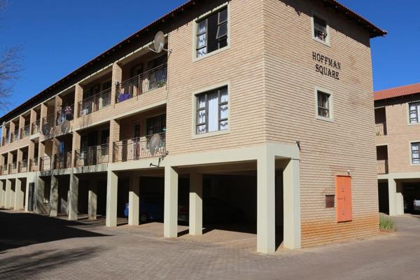 This apartment on the border of Die Bult and Potchefstroom central is also ideally located for NWU or Vuselela College students.  It is ...