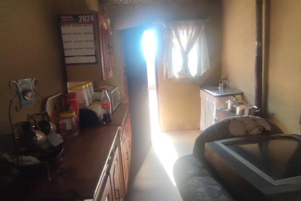 House For Sale in Daveyton Chris Hani 
Open plan kitchen Sitting Room 
Inside Bathroom 
2 bedrooms 
Outside toilet 
Fenced and ...