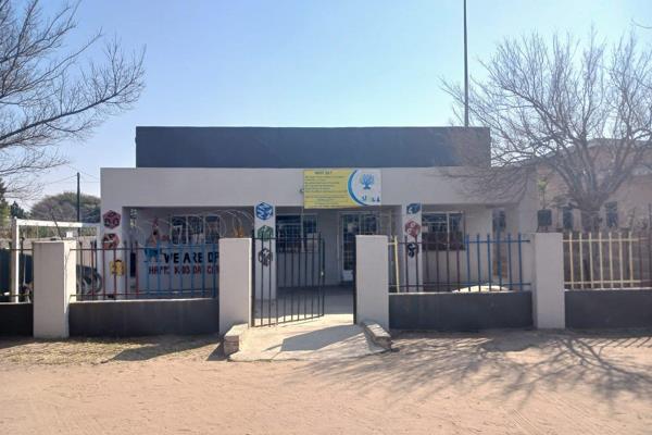 A Bussiness premises for sale in montshioa 
This investment opportunity to an alredy zoned business premises is ready for a new owner ...