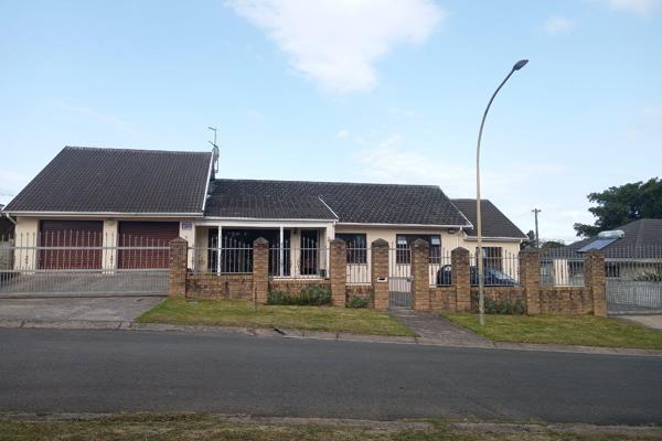 Simphiwe Molefi Properties introduces to the market this beautiful property in the area ...