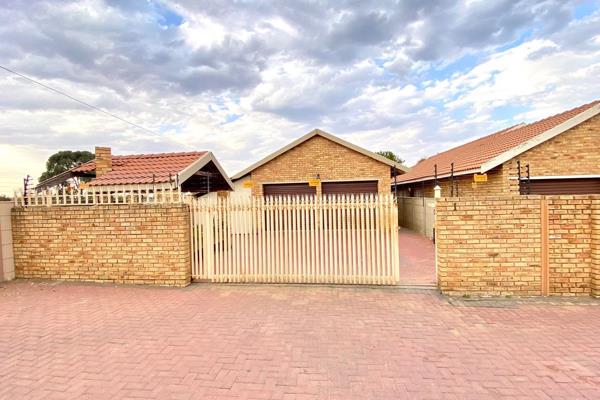 Discover the perfect modern living and comfort in this face-brick townhouse located at Eikepark, Randfontein.

This well maintained ...