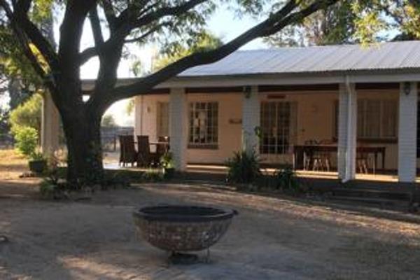 2 Bedroom House to Rent in Sun Valley
Spacious and secure 2 bedroom cottage in a ...