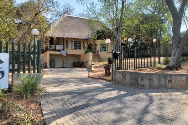 No agents pls.

3bed 3 bath house for rent at 12 laing street, paulshof, sandton, by ...