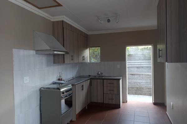 Neat 2 bedroom garden flat with built-in cupboards. Open plan kitchen and lounge. Full bathroom, gas geyser and stove. Pre-paid ...