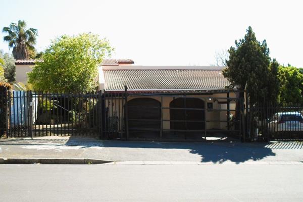 6 BEDROOM HOUSE FOR SALE IN VRYKYK - PAARL

Spacious and Versatile Family Home in Vrykyk

This double-story home offers the perfect ...