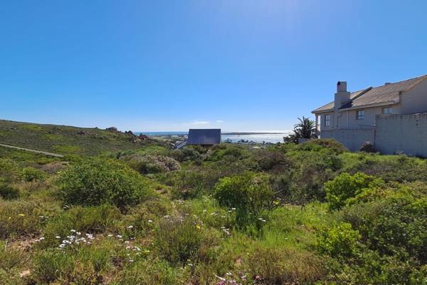 This elevated north facing plot of 894m&#178; is situated in Blueberry Hill, St Helena ...