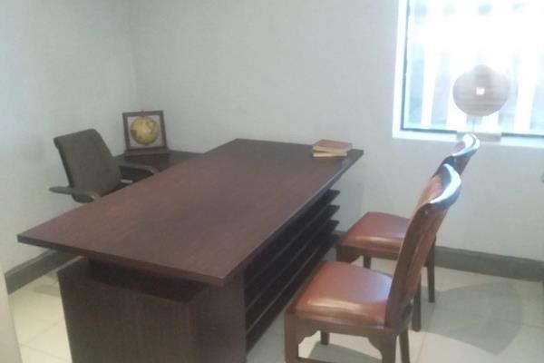 Furnished serviced office
24/7 armed response 
CCTV cameras 
Ample parking in front of the building
Water and electricity included ...