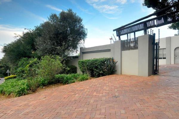 INVESTORS DREAM

Excellent investment opportunity in Waterkloof.

The property has ...