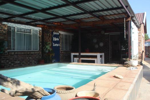 3 Bedroom House for sale in Krugersdorp West