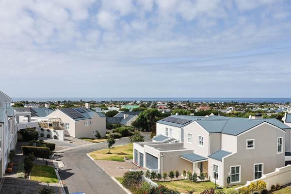 This inviting home lies at the foot of the Hemel and Aarde Wine Valley and is just a stone&#39;s throw from the bustling heart of Hermanus. This property lends itself to accommodate a growing family or as an investment ...