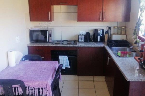 This value for money 3-bedroom duplex in Protea Village security complex in Annlin offers 3 bedrooms, 2 bathrooms, a spacious living ...