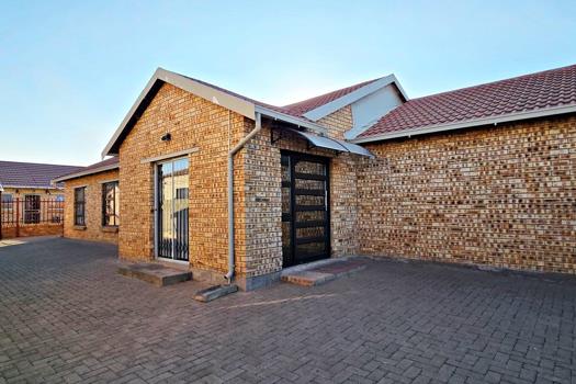 4 Bedroom House for sale in Grasslands