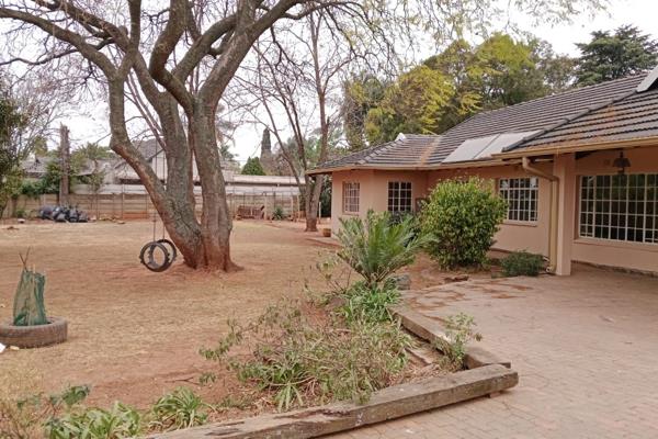 This lovely home in a boomed off area of Glen Marais is situated close to surrounding schools and shops.

Easy access to main roads of ...