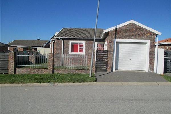 North faced facebrick home in Salisbury park. This neat lovely modern starter home offer

Beautiful modern kitching with granite ...